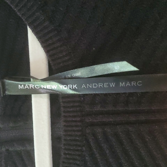 Black sweater dress in very good condition by Andrew Marc New York - Picture 2 of 4
